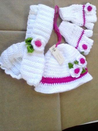T027 PACK CUELLO / GUANTE / SOMBRERO $ 7.000.-